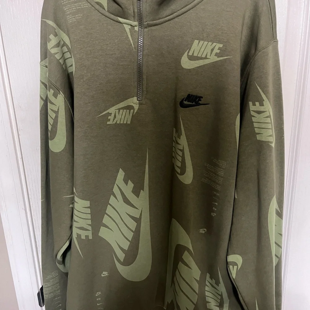 Nike Men's Green Zip-Up Sweater